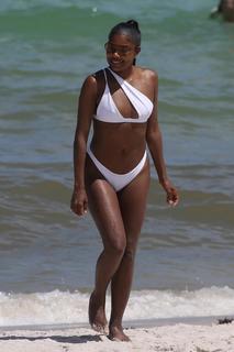Gabrielle Union feet photo thumbnail