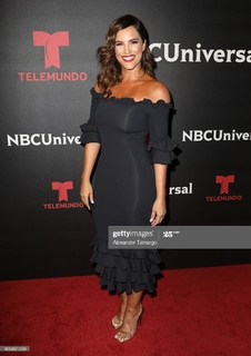 Gaby Espino feet photo thumbnail
