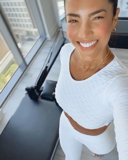Gaby Espino feet photo thumbnail