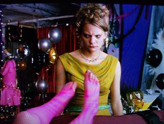 Gaby Hoffmann feet photo 7