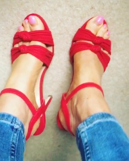 Gaby Roslin feet photo 16