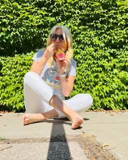 Gaby Roslin feet photo 1