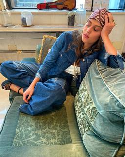 Gaia Gozzi feet photo thumbnail