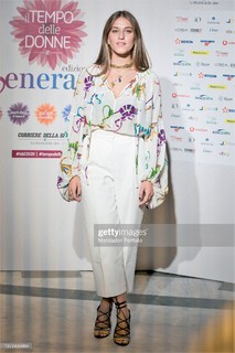 Gaia Gozzi feet photo thumbnail