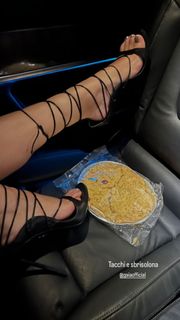 Gaia Gozzi feet photo thumbnail