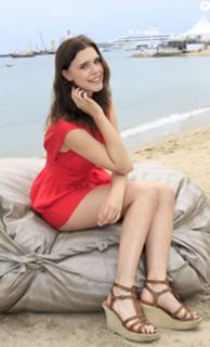 Gaia Weiss feet photo thumbnail