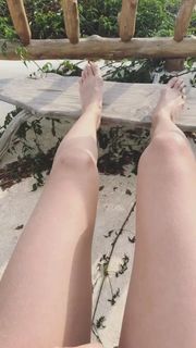 Gaia Weiss feet photo thumbnail