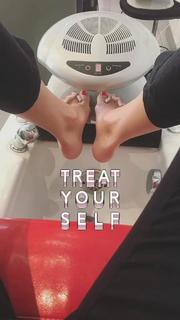 Gaia Weiss feet photo thumbnail