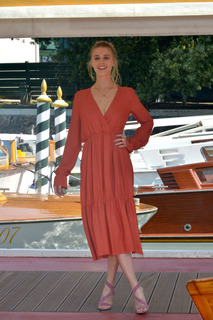 Gaia Weiss feet photo thumbnail