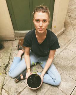 Gaia Weiss feet photo thumbnail