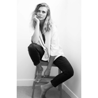 Gaia Weiss feet photo thumbnail