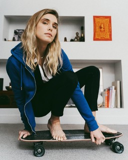 Gaia Weiss feet photo thumbnail
