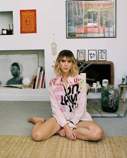 Gaia Weiss feet photo thumbnail