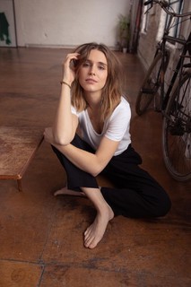 Gaia Weiss feet photo thumbnail