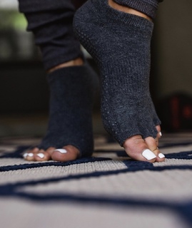 Gail Kim feet photo thumbnail