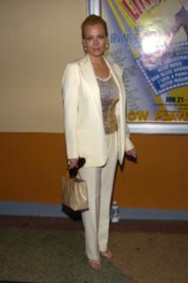 Gail O'Grady feet photo thumbnail