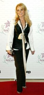 Gail O'Grady feet photo thumbnail