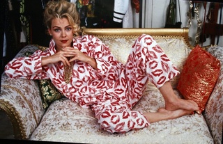 Gail O'Grady feet photo thumbnail