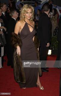 Gail O'Grady feet photo thumbnail