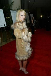 Gail O'Grady feet photo thumbnail