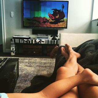 Gal Gadot feet photo thumbnail