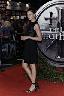 Gal Gadot feet photo thumbnail