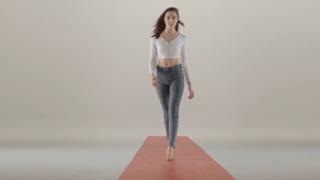 Gal Gadot feet photo thumbnail