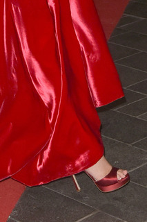 Gal Gadot feet photo thumbnail