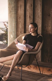 Gal Gadot feet photo thumbnail