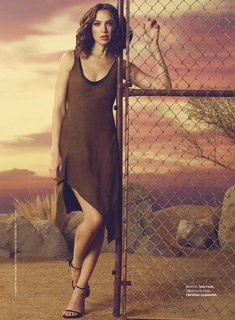 Gal Gadot feet photo thumbnail