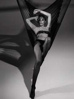 Gal Gadot feet photo thumbnail