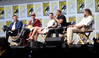 Gal Gadot feet photo thumbnail