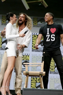 Gal Gadot feet photo thumbnail