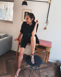 Gal Gadot feet photo thumbnail