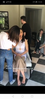 Gal Gadot feet photo thumbnail
