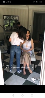 Gal Gadot feet photo thumbnail