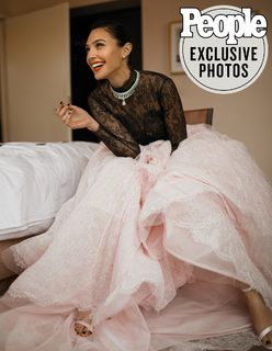 Gal Gadot feet photo thumbnail