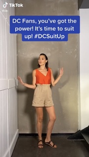 Gal Gadot feet photo thumbnail