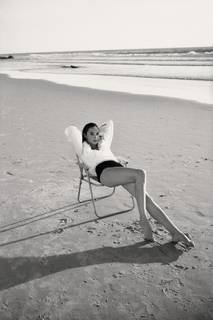 Gal Gadot feet photo thumbnail