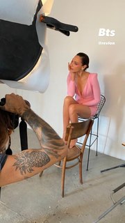 Gal Gadot feet photo thumbnail