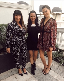 Gal Gadot feet photo thumbnail