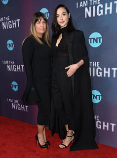 Gal Gadot feet photo thumbnail