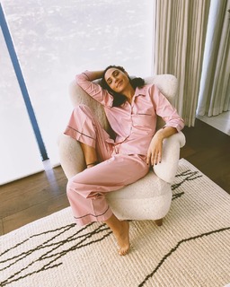 Gal Gadot feet photo thumbnail