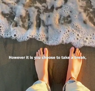 Gal Gadot feet photo thumbnail