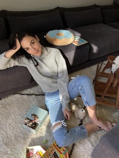 Gal Gadot feet photo thumbnail