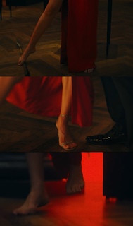Gal Gadot feet photo thumbnail