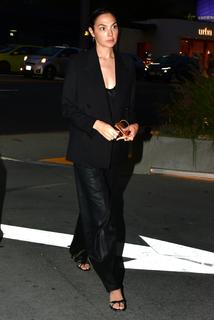 Gal Gadot feet photo thumbnail