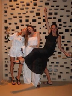 Gal Gadot feet photo thumbnail