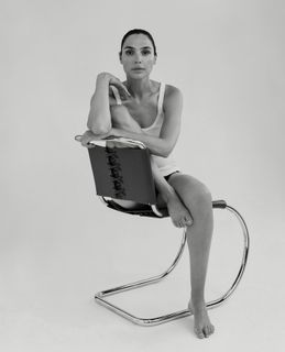 Gal Gadot feet photo thumbnail