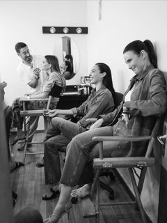 Gal Gadot feet photo thumbnail